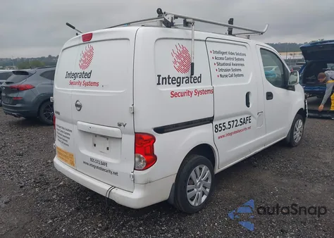 2015 Nissan Nv200 Sv z USA, uszkodzony, nr VIN 3N6CM0KN3FK695521